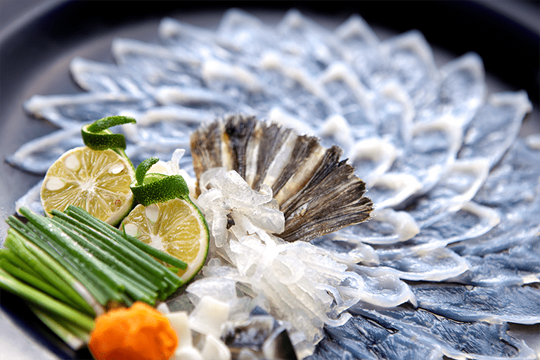 山口で獲れたふぐグルメ「てっさ」