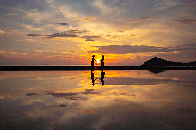 日本版ウユニ塩湖として知られる香川県三豊市の父毋ヶ浜