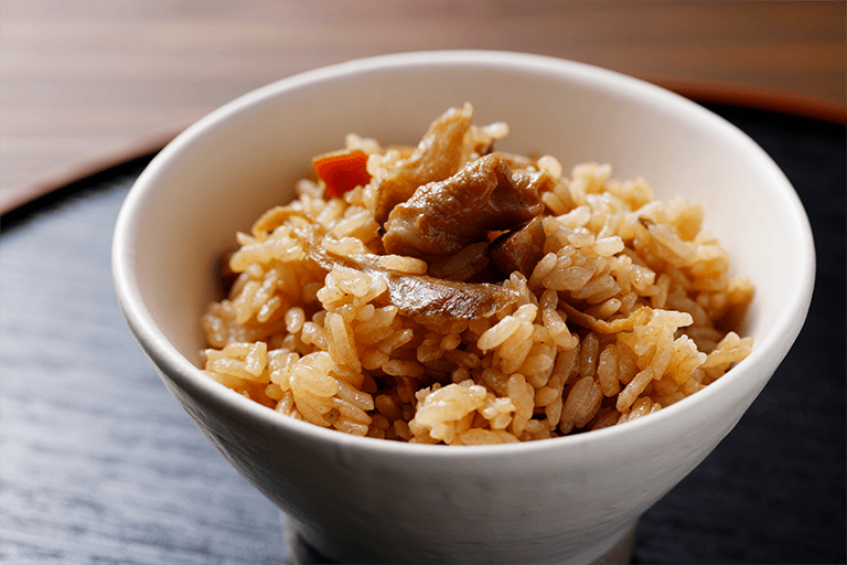 兵庫県播磨地方で長く愛されているご当地グルメ「かしわ飯」