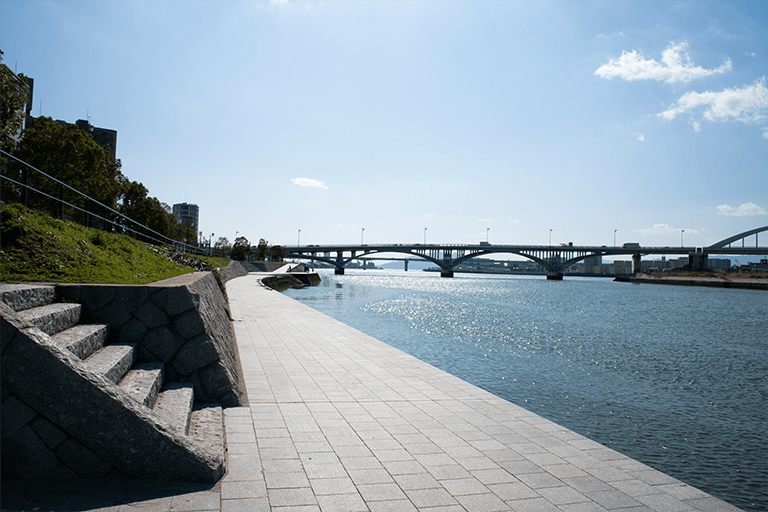 瀬戸内・広島県の川沿いの景色